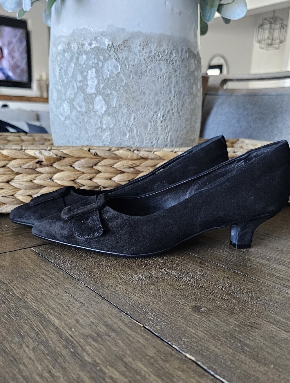 Sofft Black Suede Pointed Toe Kitten Heel Buckle Flat Shoes Women's Sz 9.5 NWOB - Picture 4 of 8